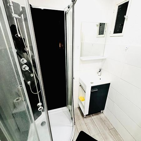 Worldroom Chambre Privee Avec Espace Commun Perpignan Kültér fotó