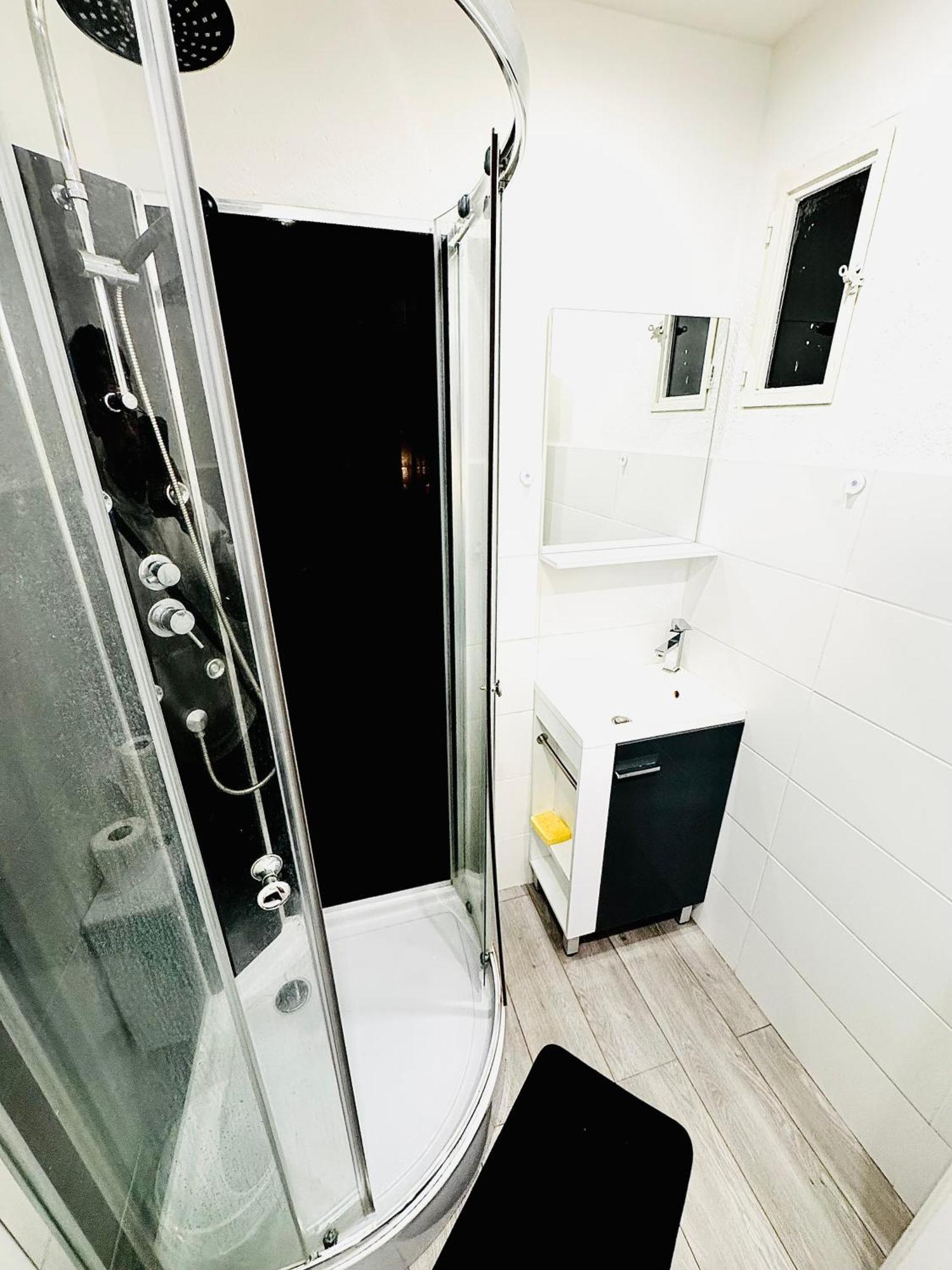 Worldroom Chambre Privee Avec Espace Commun Perpignan Kültér fotó